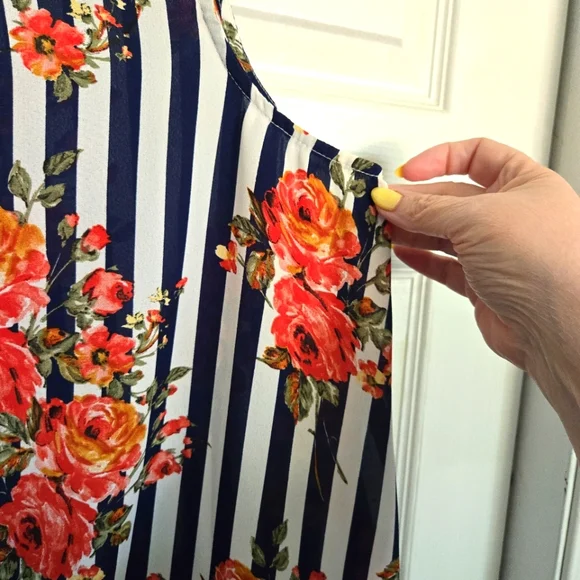 Penningtons Plus Size Floral Striped Sleeveless Top With Tie Bottom - Size 1x - Picture 3 of 9